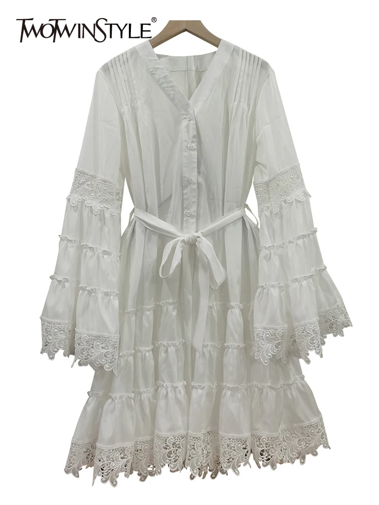 

Женское платье с v-образным вырезом TWOTWINSTYLE, повседневное мини-платье с длинным рукавом и кружевной отделкой, корейская мода 2021