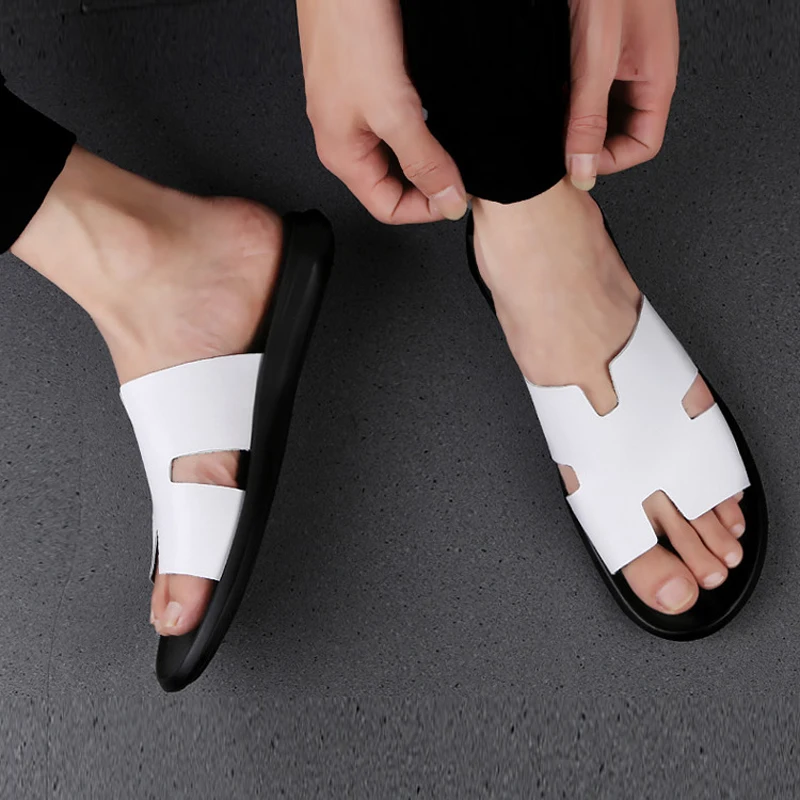 Черные и белые кожаные шлепанцы Мягкие пляжные уличные сандалии Мужская обувь