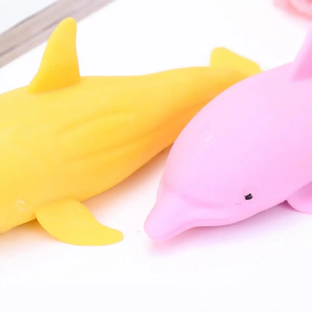 Моделирующая компрессионная игрушка в форме дельфина из термопластичной резины