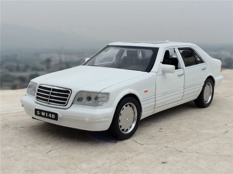 Модель литая автомобиля 1:32 W140 из сплава демонстрационная игрушка со звуком и