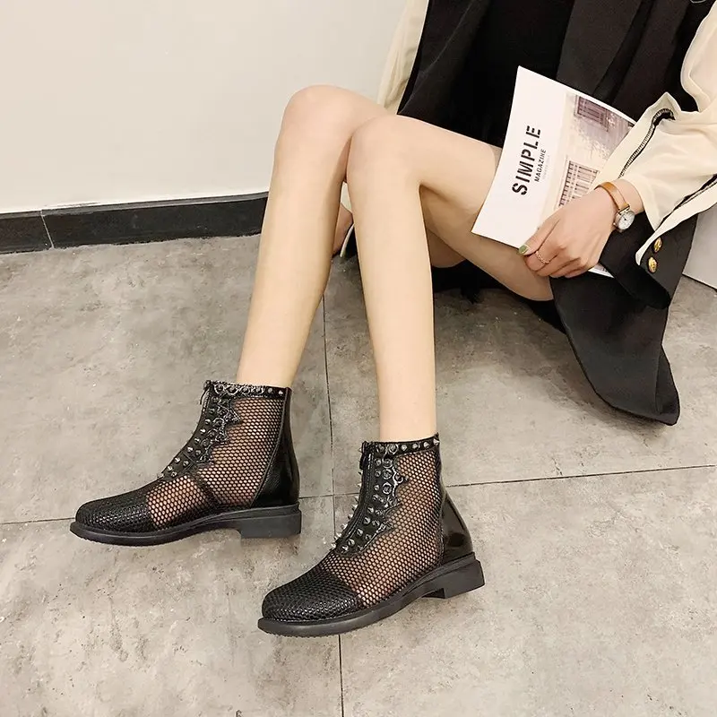 

Hollow sandals female 2020 spring and summer new Martin boots thick with Roman short tube wild fashion sandals Z870