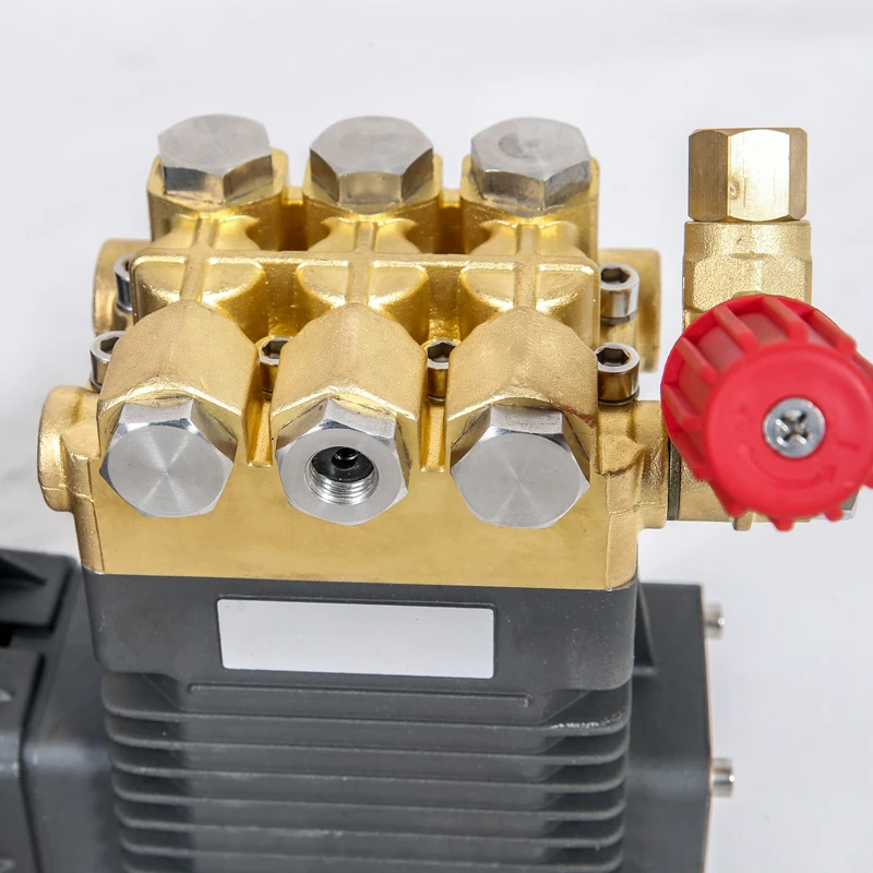 Латунный триплексный плунжерный насос для запотевания 8 30LPM 40 70Bar 180bar 1 5 кВт