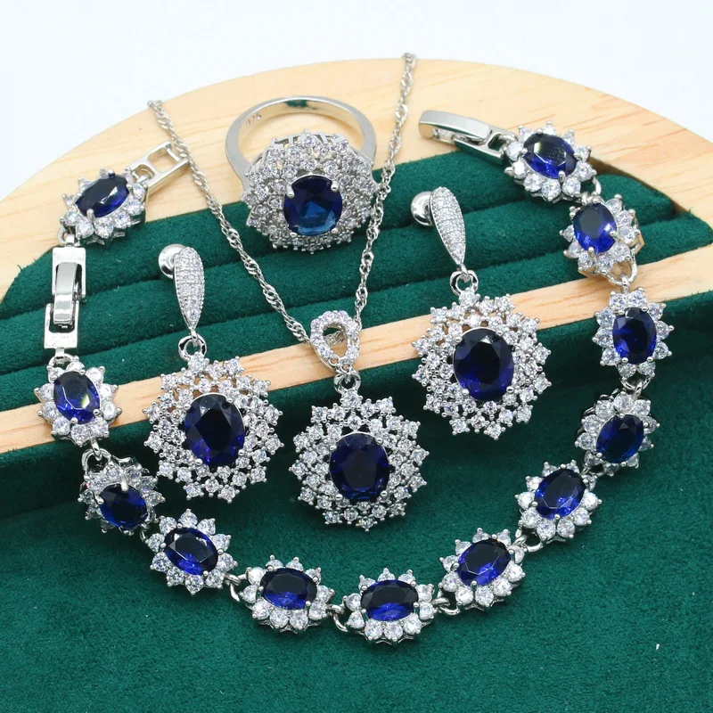 

Комплект из колье, серёг и кольца, из серебра 925 пробы