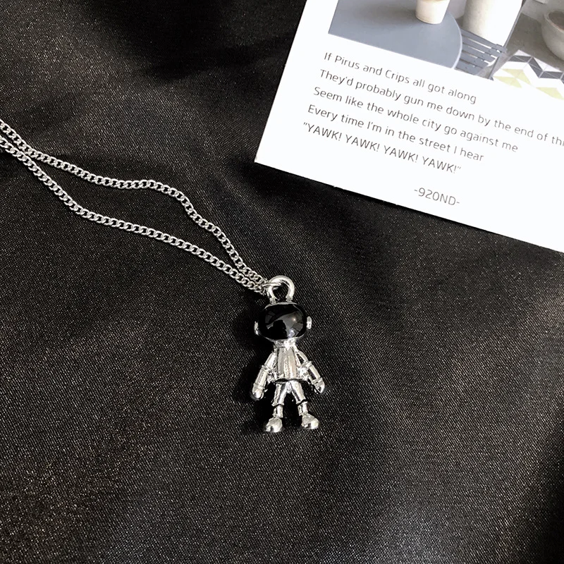 

2021 New All-Matching Hip Hop Female Fashion Spaceman Birthday Gift Necklace Beautiful Creative Robot Clavicle Chain