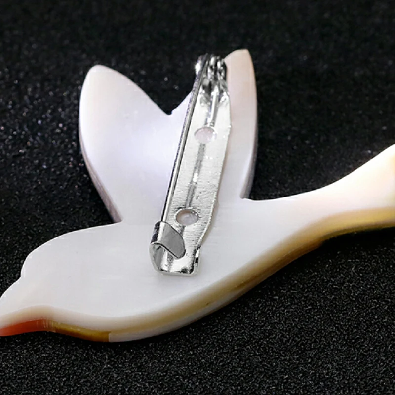 

New Natural Shell Bird Brooches Alloy Woodpecker Animal Banquet Weddings Brooch Christmas Gifts