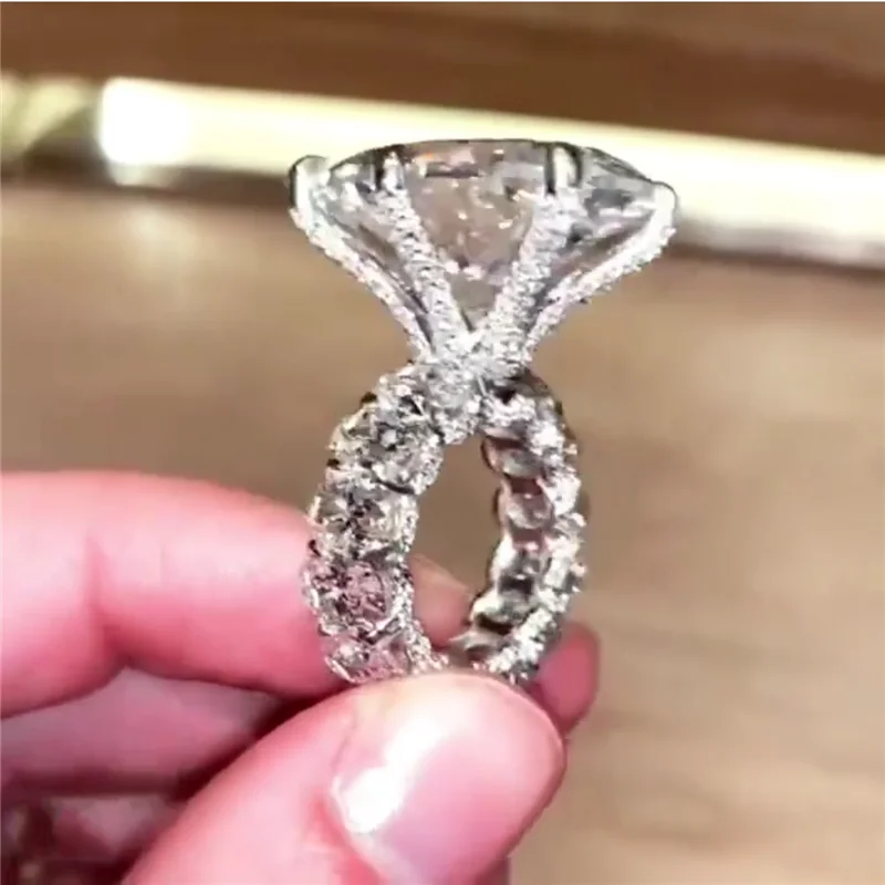 

Кольцо женское из серебра 925 пробы, овальное, 8 карат