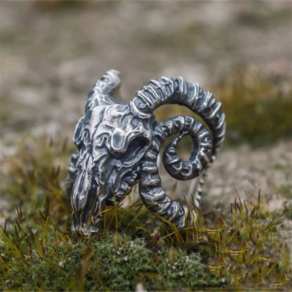 

Retro Big Sheep Goat Horn Head Ring Satan Worship Aries Zodiac Sheep Ring for Men Domineering Biker Punk Jewelry Best Gift