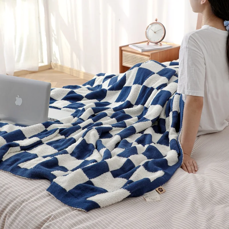

Nordic Plush Retro Checkerboard Throw Blanket Towel Soft Warm Blankets for Bed Sofa Blankets Plaid Bedspread Blanket for Travel