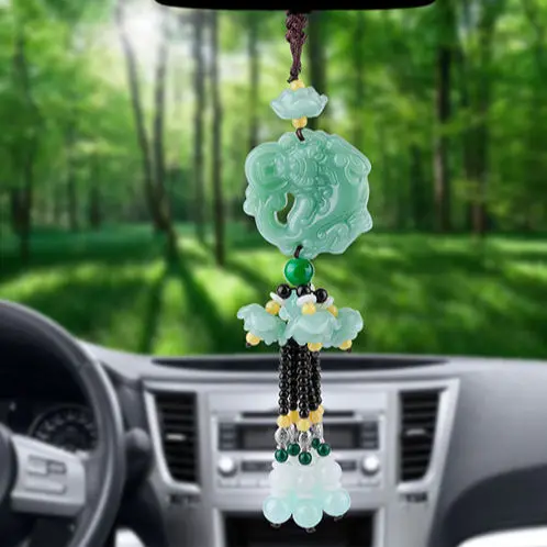 Нефритовые подвесные украшения на автомобиле могут защитить и благословить вход