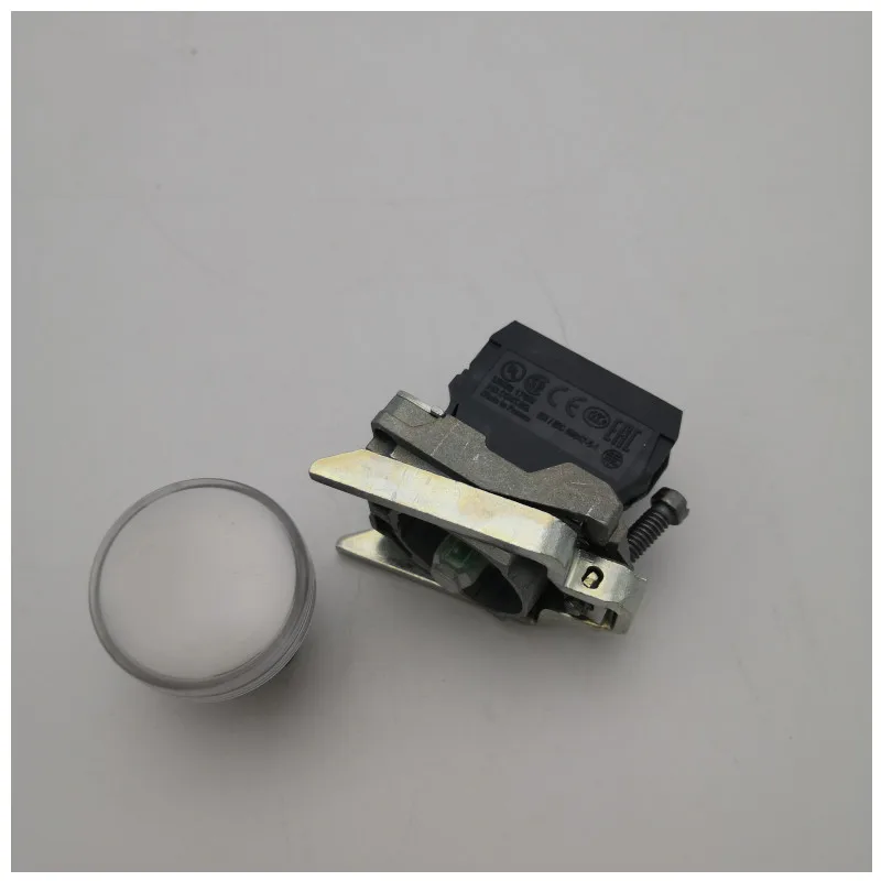 

NEW ORIGINAL XB4BVB1 Illuminated Pushbutton Switch 24V