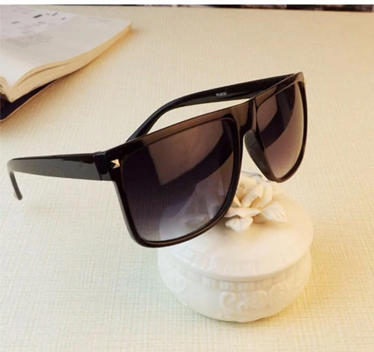 

Luxury Brand Retro Rectangle Sunglasses Men Women Vintage Gradient Rivet Steampunk Sun Glasses UV400 Eyewear Oculos De