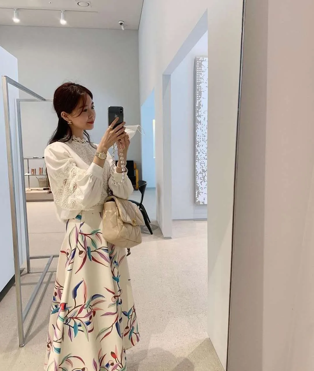 

Korean Chic Lace Embellished Hollow Design Women's Non-mainstream Shirt + Retro High Waist Skirt Suit