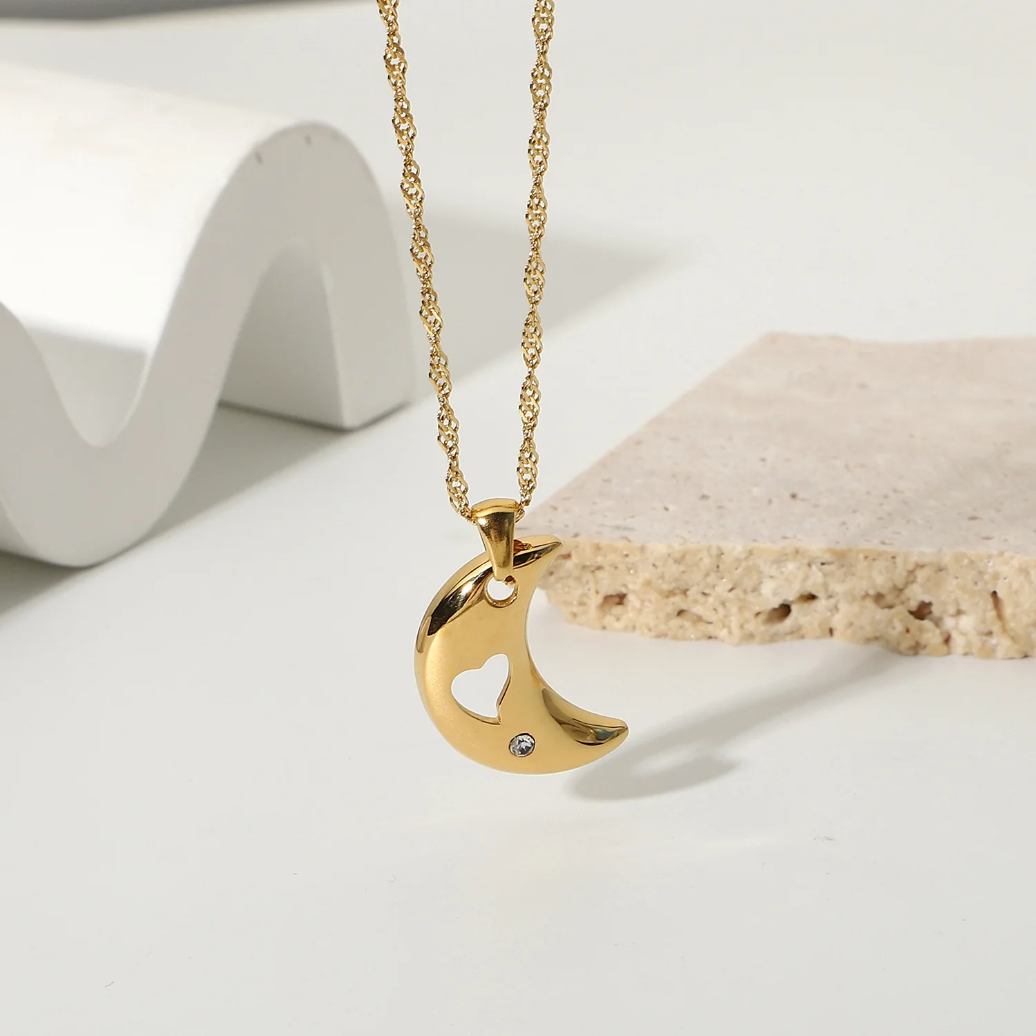 

Classic Gold Plated 316L Stainless Steel Crystal Rhinestone Moon Pendant Necklace For Women Hollow Heart Shape Choker Jewelry
