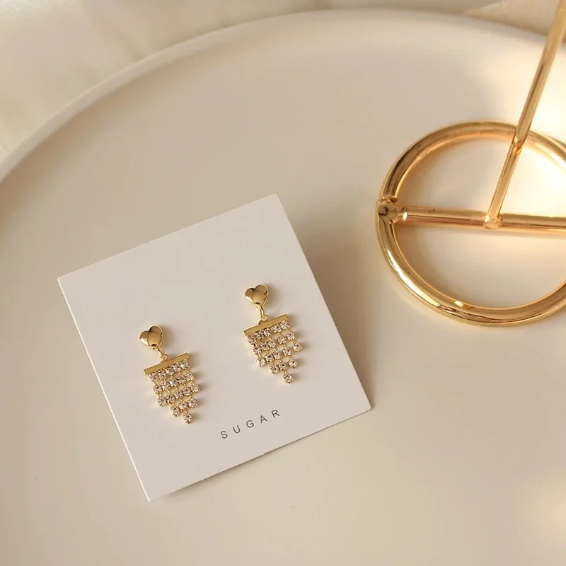 Высококачественные серьги корейские темпераментные милые короткие с кисточками