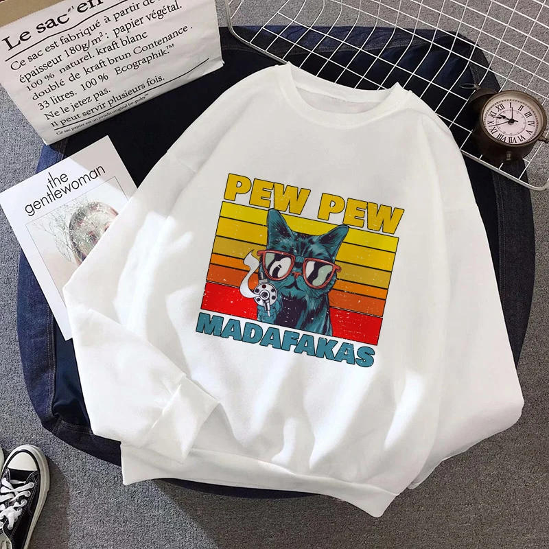 Женская толстовка с капюшоном черная изображением кошек и пистолета свитшот