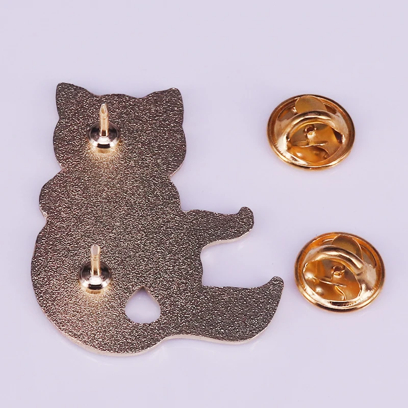 Значок в виде синей морской звезды с изображением русалки