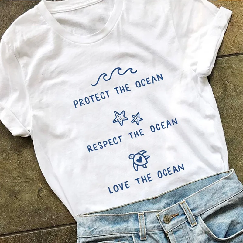 Женская футболка с рисунком надписью Love The Ocean | одежда