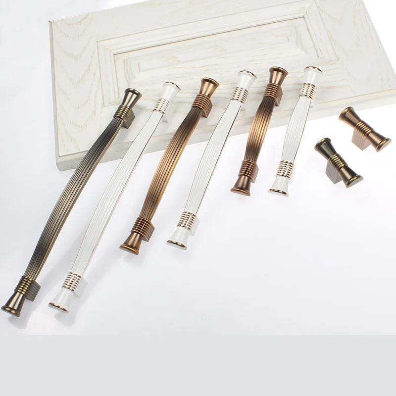 Ручки и ручки для шкафов в современном европейском стиле цвета слоновой кости