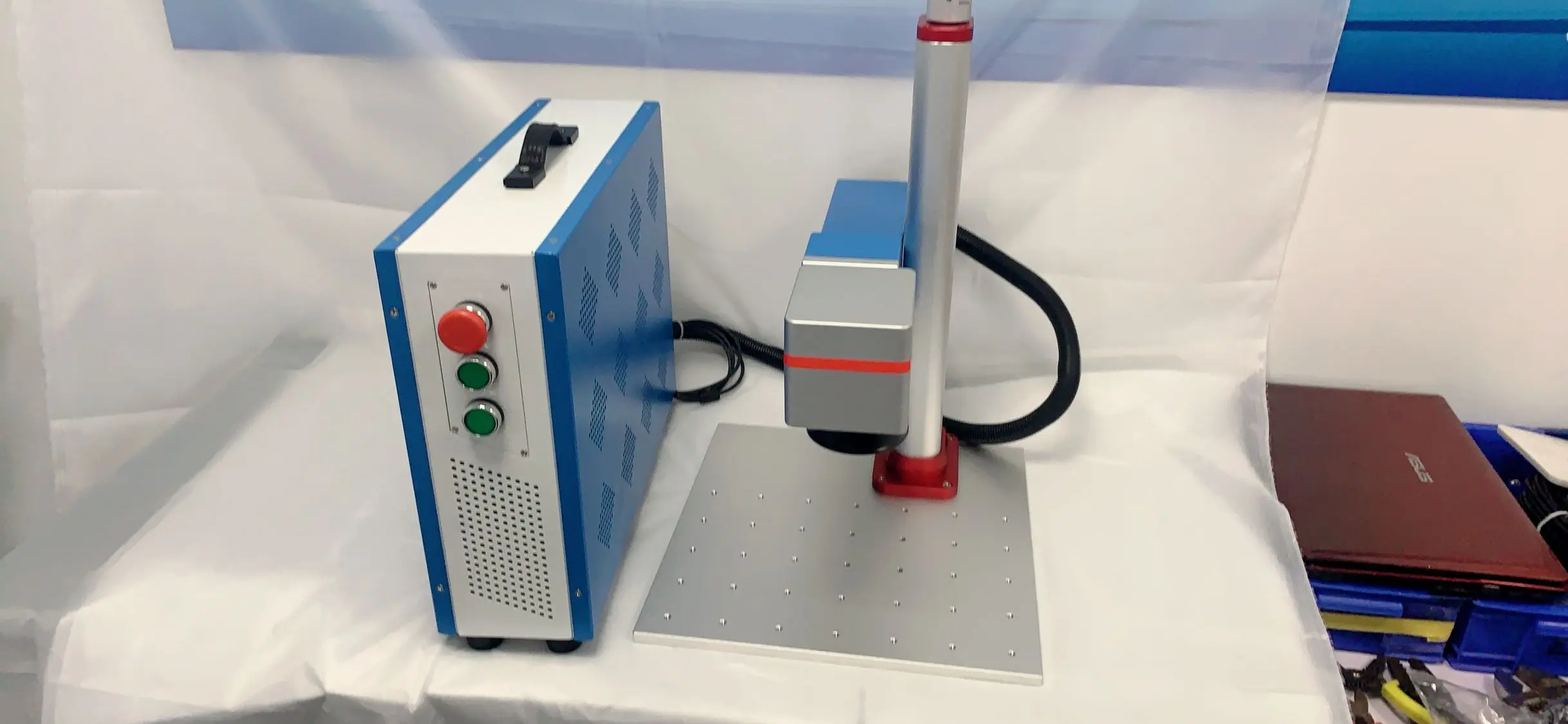 

Raycus 20W 30W 50W Fiber Laser Marking Machine Red Light Focus Metal/Steel/Aluminum/Gold/Silver/Brass Engraving Cutting Machine