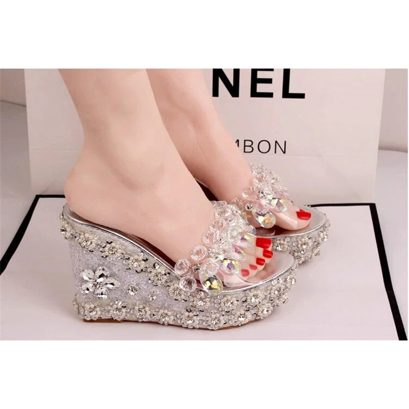 С украшением в виде кристаллов подвеска magic Стразы прозрачный соломенной