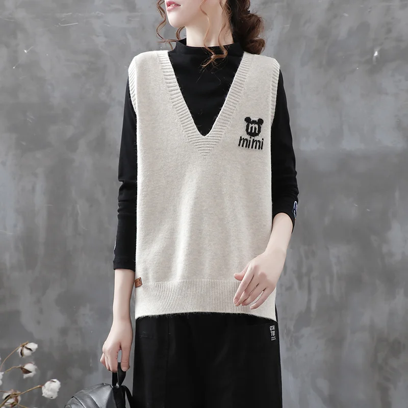 

Feather embroidery self-made literary and artistic letters embroidered V-neck knitwear vest new autumn paste cloth leisure