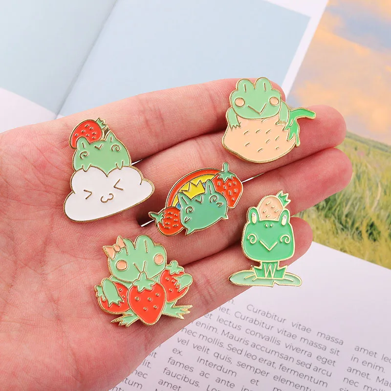 

Funny Frog Brooches Green Animal Enamel Pin Bag Lapel Pin Strawberry Froggy Metal Badge Jewelry Gift For Friends Wholesale