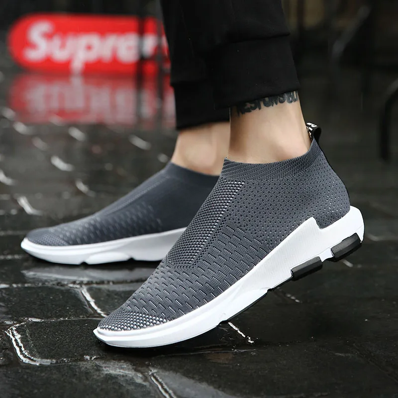 

2020 New Running Shoes for Men Breathable Sport Shoes Super Light Black Red Socks Sneakers Men Jogging Trainers Footwear