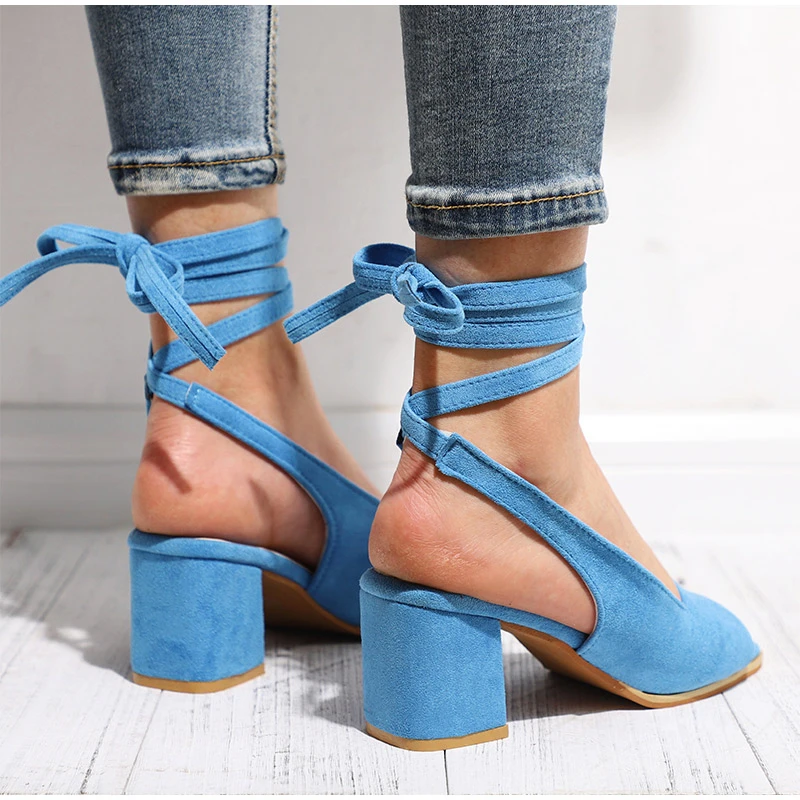 Босоножки женские на шнуровке модные сандалии-гладиаторы плоской подошве с