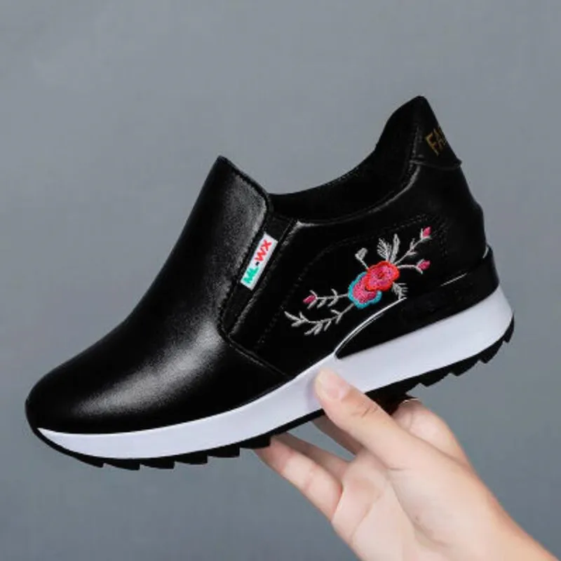 

NEW Brand Women Casual Shoes Woman Sneakers Fashion Breathable PU Leather Platform White Women Shoes Soft Footwears Embroidered