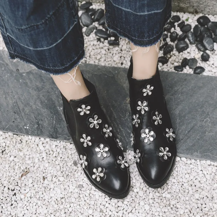

Hot Autumn and Winter Fashion New Women's Boots Pointed Rhinestone Flowers Thick with Martin Boots Women's Tide Short Boots34-46