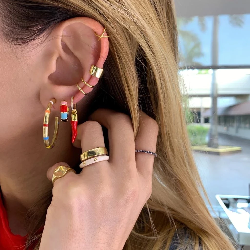 Женские серьги кольца с красным перцем эмалированные Серьги золотого цвета в