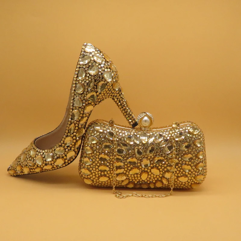 Свадебные туфли цвета шампанского с острым носком и сумочкой в комплекте женские