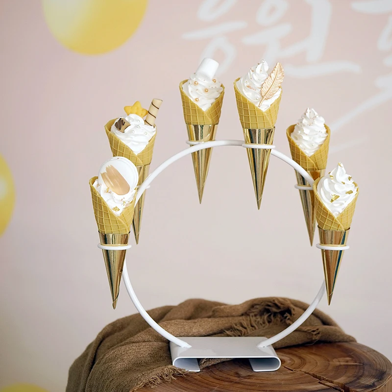 

Metal Ice Cream Holder 6pcs Dessert Ice-cream Cone Display Racks Kids Home Birthday Wedding Baby Shower Sweet Cone Plates Decor