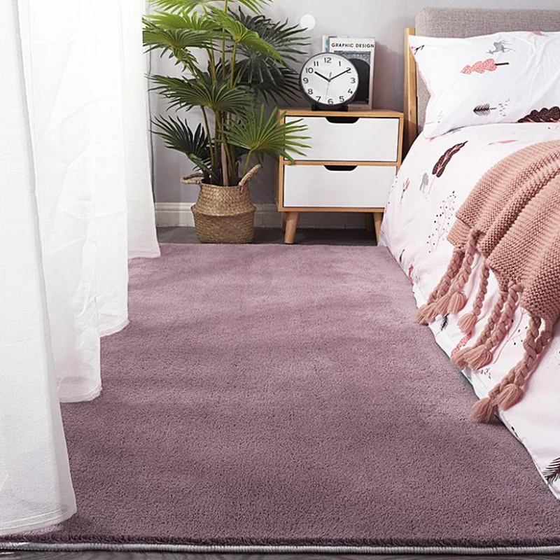 Качественный короткий плюшевый ковер сплошной цвет гостиной журнальный столик