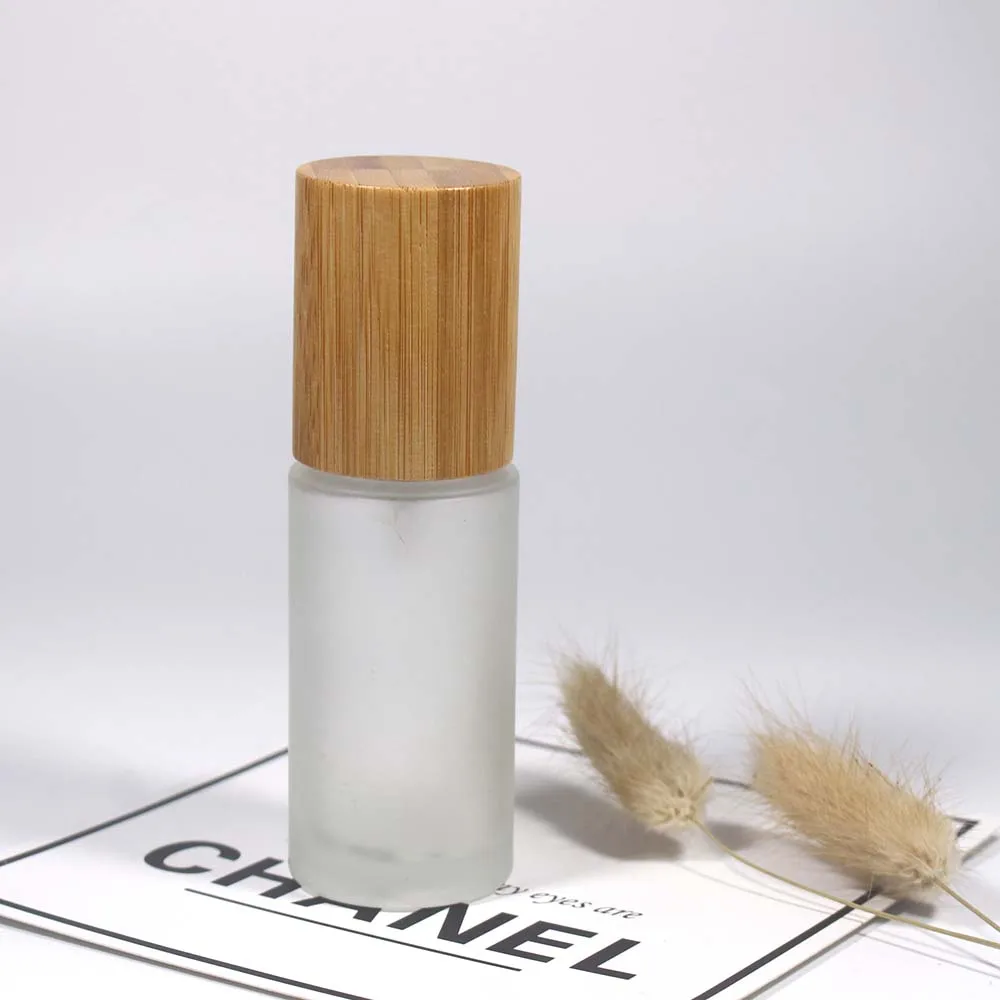 Матовая стеклянная бутылка 40 мл для лосьона и распылителя с бамбуковой крышкой |