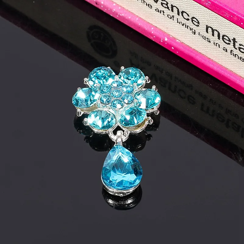 2018 Новые популярные пуговицы стразы в форме цветка сливы для самостоятельного