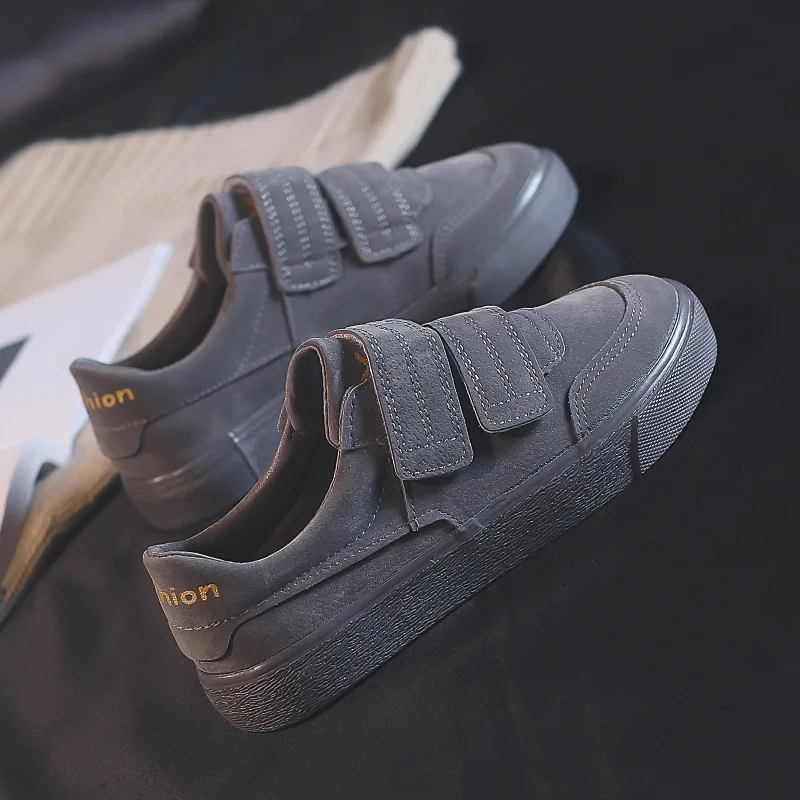 Новые весенние женские туфли на плоской подошве лоферы с круглым носком