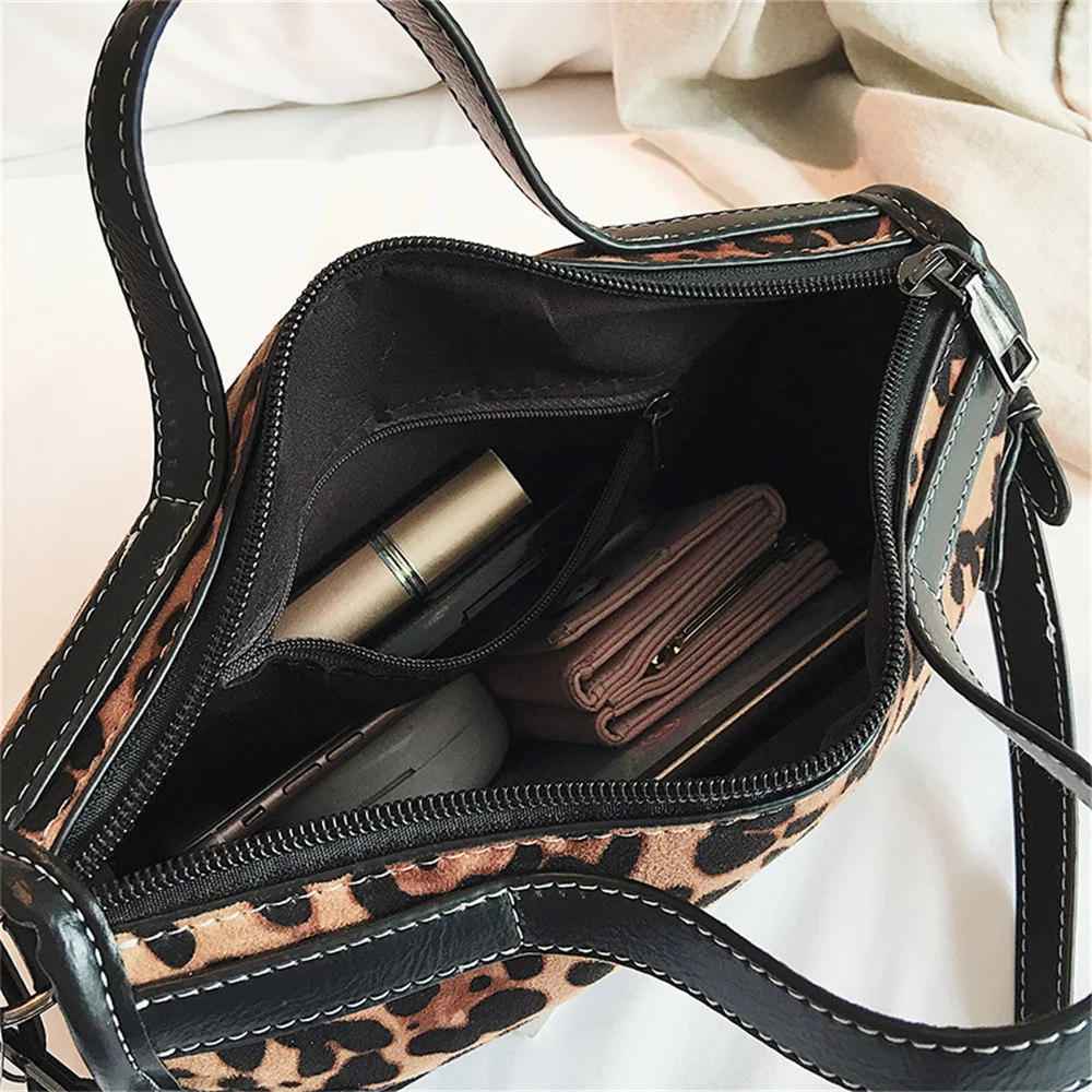 

Retro bag female new tide large capacity leopard print portable Korean version shoulder messenger bag