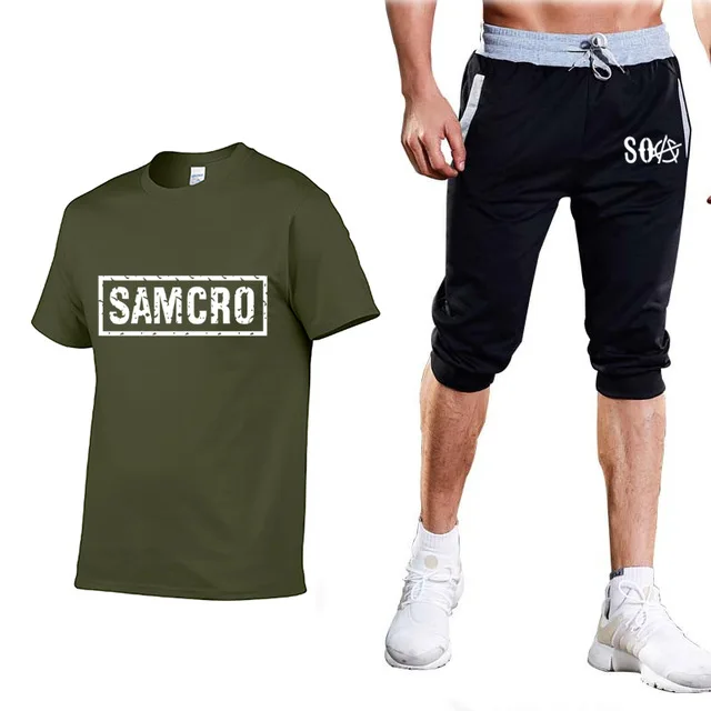 Костюм мужской летний однотонный с коротким рукавом круглым вырезом и принтом |