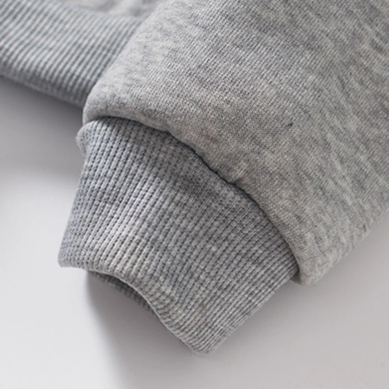 

Hoodies & Sweatshirts