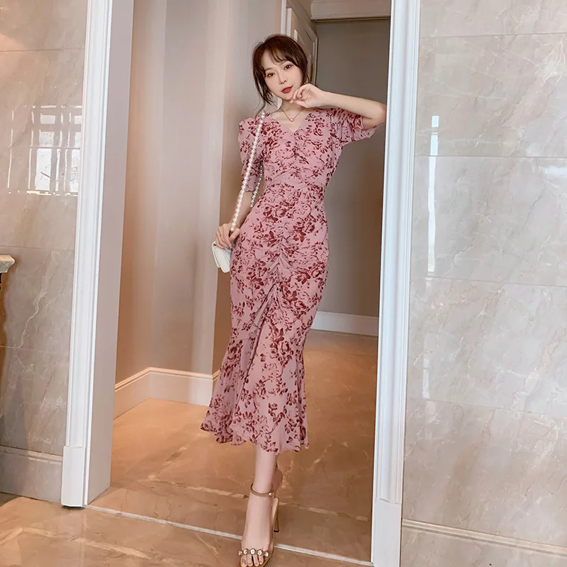 

Женское шифоновое платье средней длины, облегающее розовое платье во французском стиле с цветочным принтом и коротким рукавом