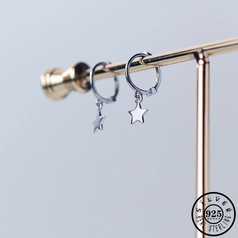 Женские серьги-кольца из серебра 925 пробы с подвеской в виде маленькой звезды |