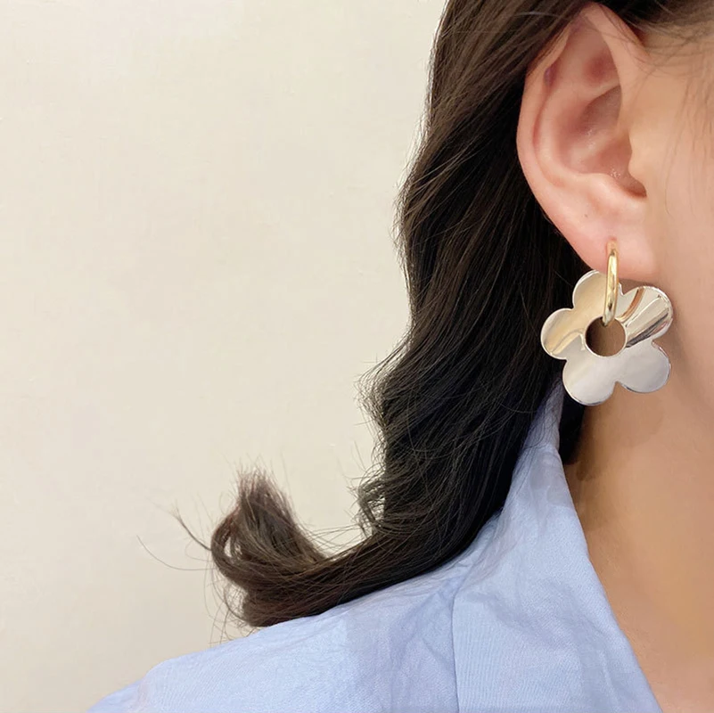 

YAOLOGE Silver Color Flower Drop Earrings 2021 Trend Geometric Alloy Earrings For Women Birthday Gift Fashion Jewelry Wholesale