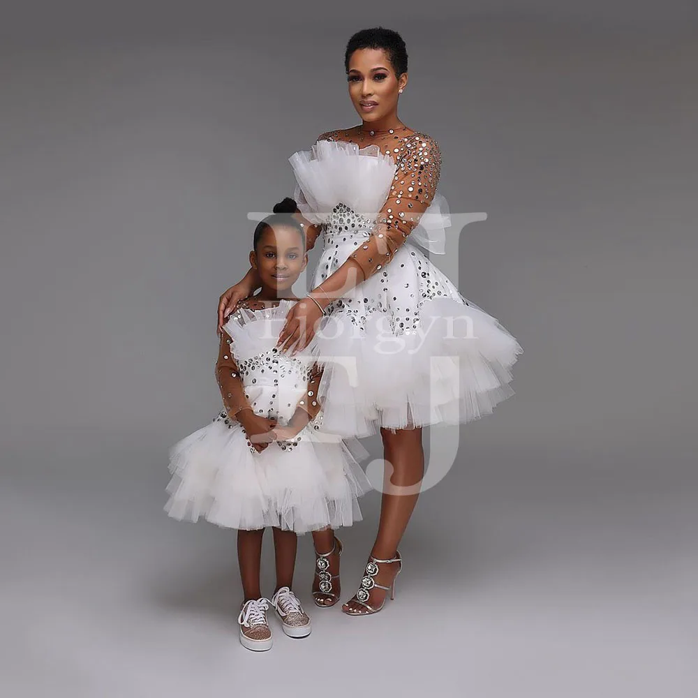 

2022 модное белое Тюлевое платье для матери и ребенка с длинным рукавом и кристаллами, одинаковый наряд для семьи, вечерние платья для матери ...