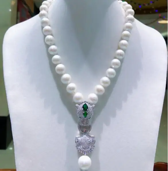 

Beautiful 12-15 mm Natural White Pearl Necklace 18"