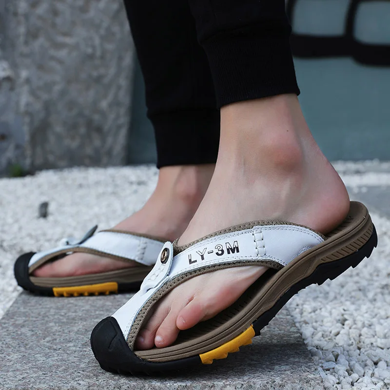 Antiderrapante ao ar Sapatos de Praia Couro Cabeça Flip-flop Sandálias Verão Nova Plataforma Livre Hip Flip-flops Chinelos Masculinos Respiráveis 2021