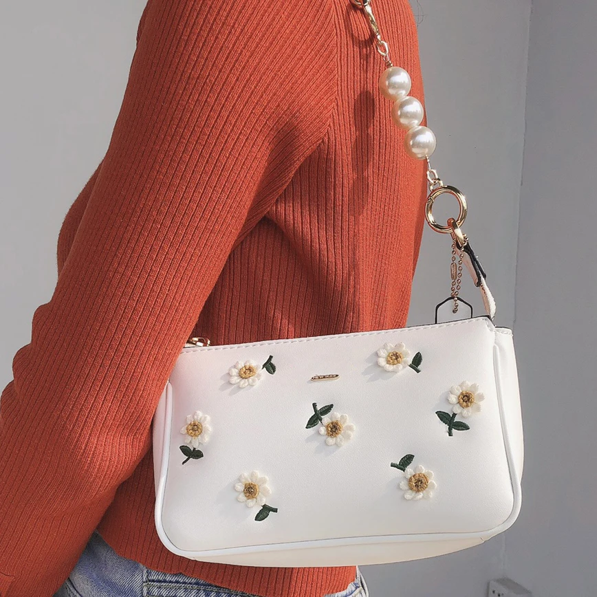 

Casual Style Fashion Brand Desginer Chrysanthemum Embroidery Women Shoulder Bag