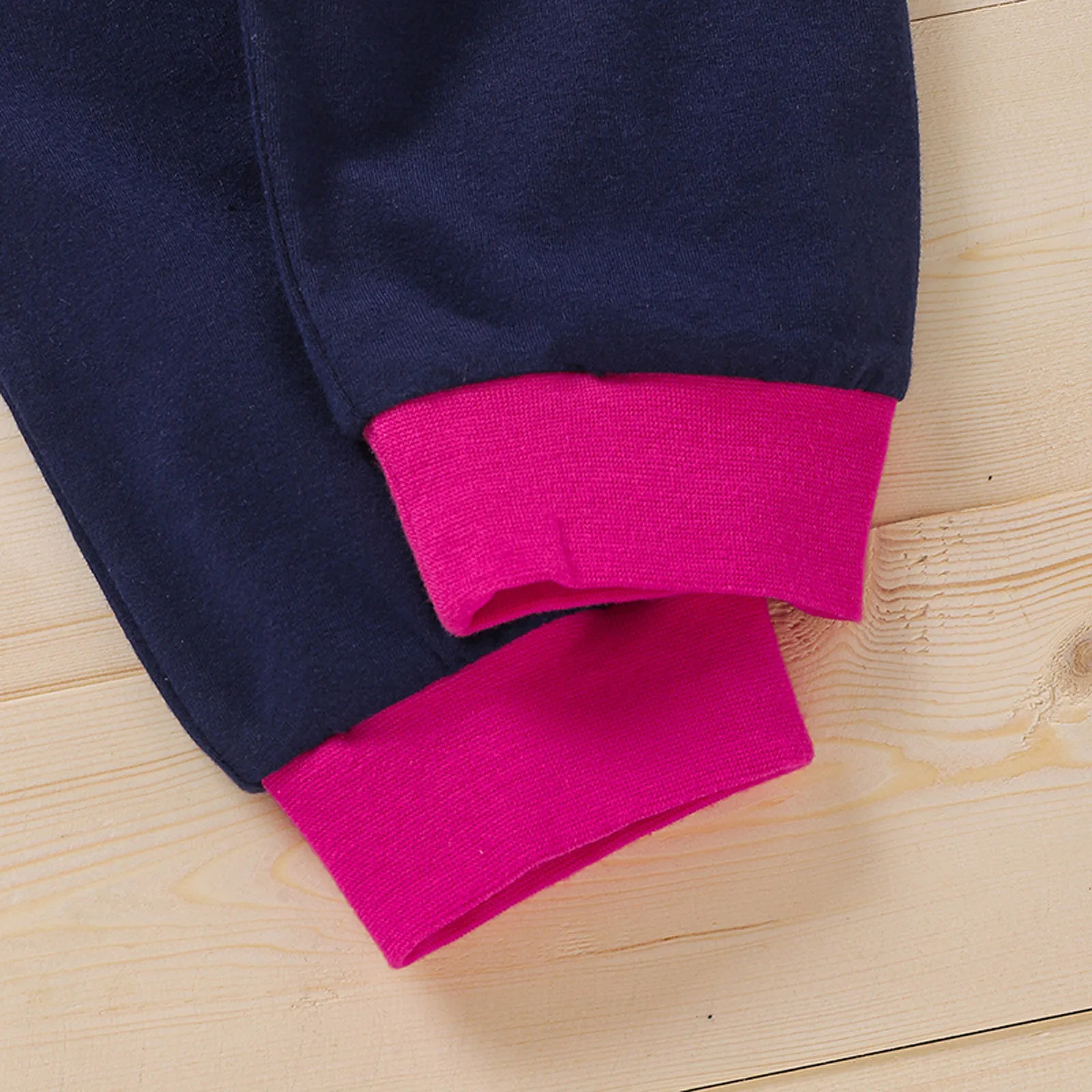 

2021New baby kids baby fashion cute sweet simple winter warm flying sleeves leopard print zippered top pants set