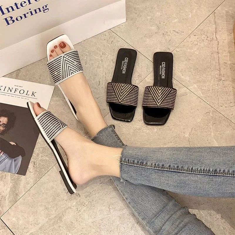 

2021 Black White Color Women Slippers Sandals Shoes Antiskid Flat Sole Slippers Woman Big Size Sandals Slides Beach Shoes