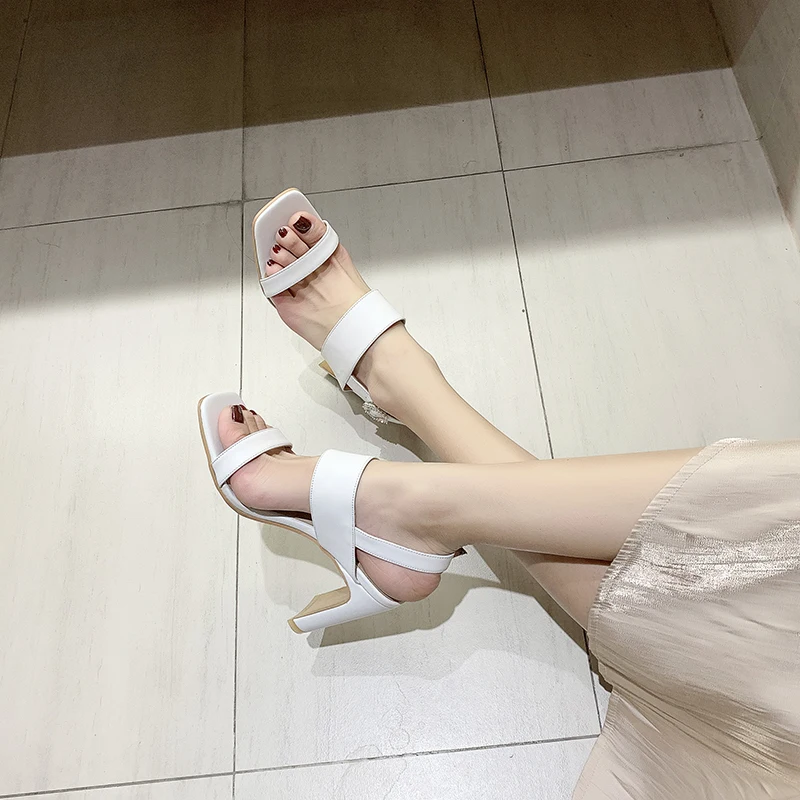Женские сандалии на высоком квадратном каблуке с открытым носком | Обувь